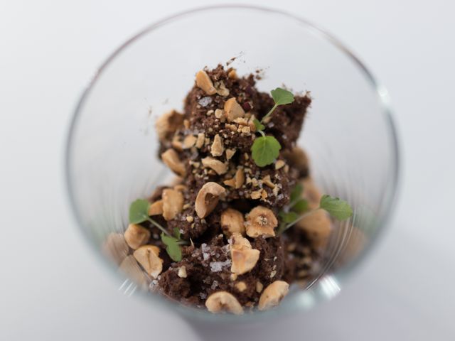 Restaurant Le Royal Mousse chocolat, Noisettes, fleur de sel et huile d'olive